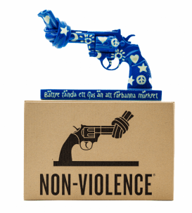 Non Violence Önska for Peace L Åberg 40 cm Ltd 49 ex